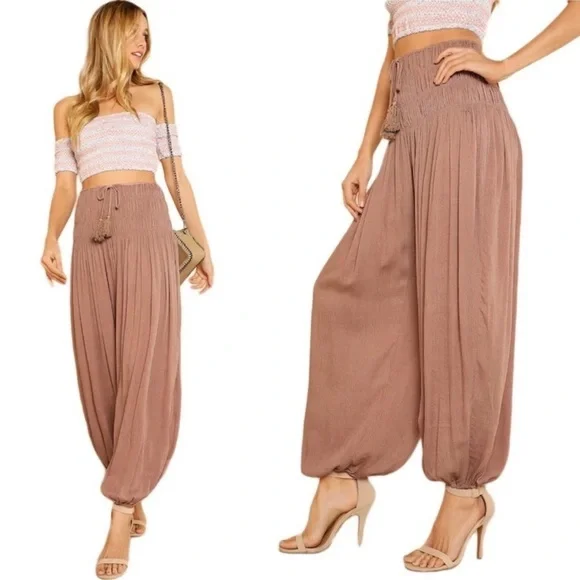 BNWT Smocked Waist Harem-Style Jogger, Black - Picture 3 of 3